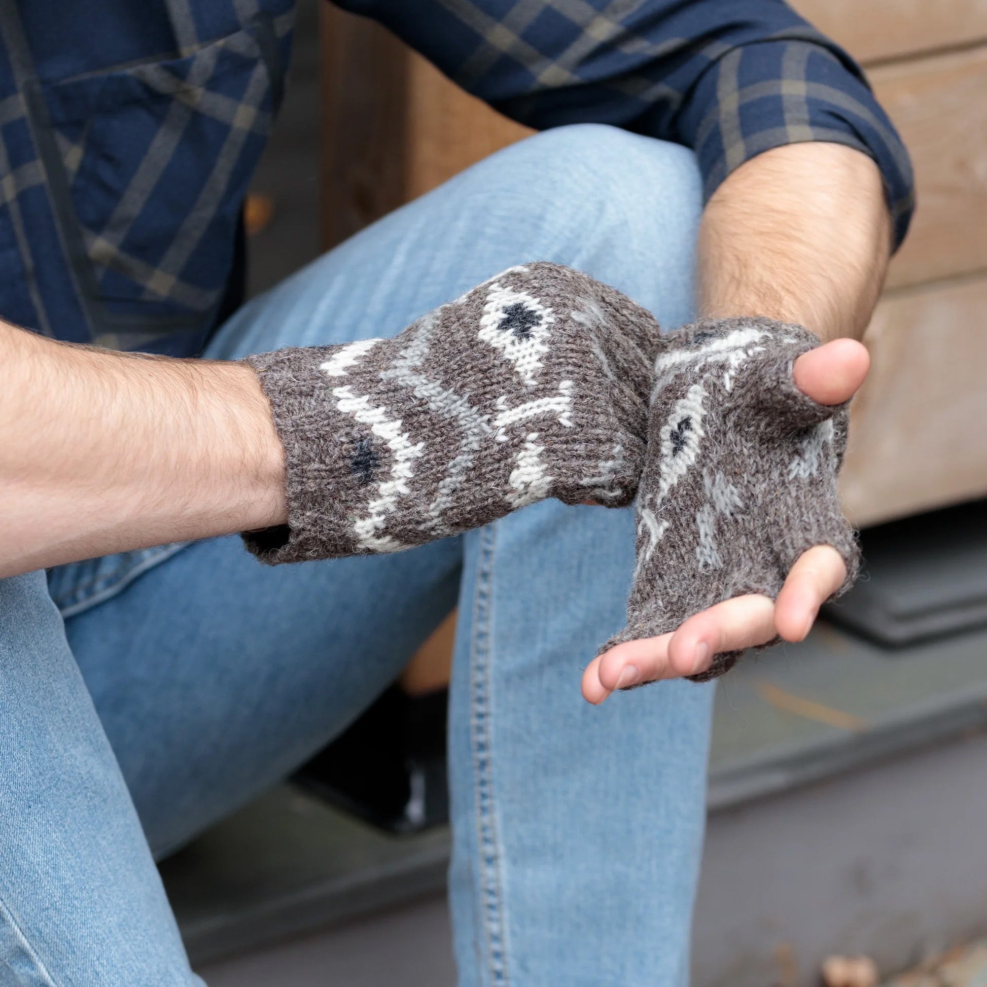 LOST HORIZONS - "JENSEN" Fingerless Gloves in Stone