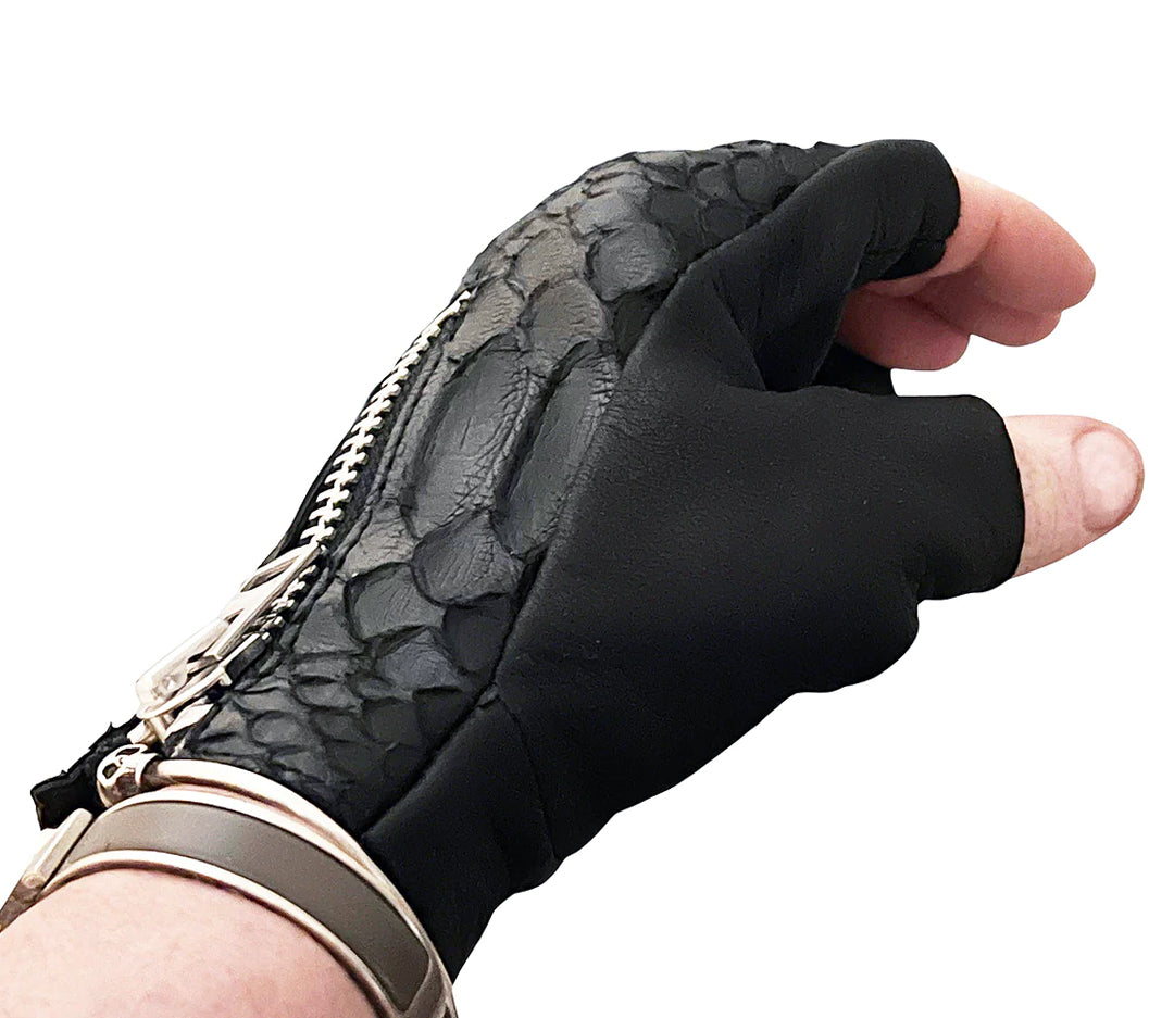 OBELISK - &quot;LARUKU&quot; Fingerless Leather Gloves